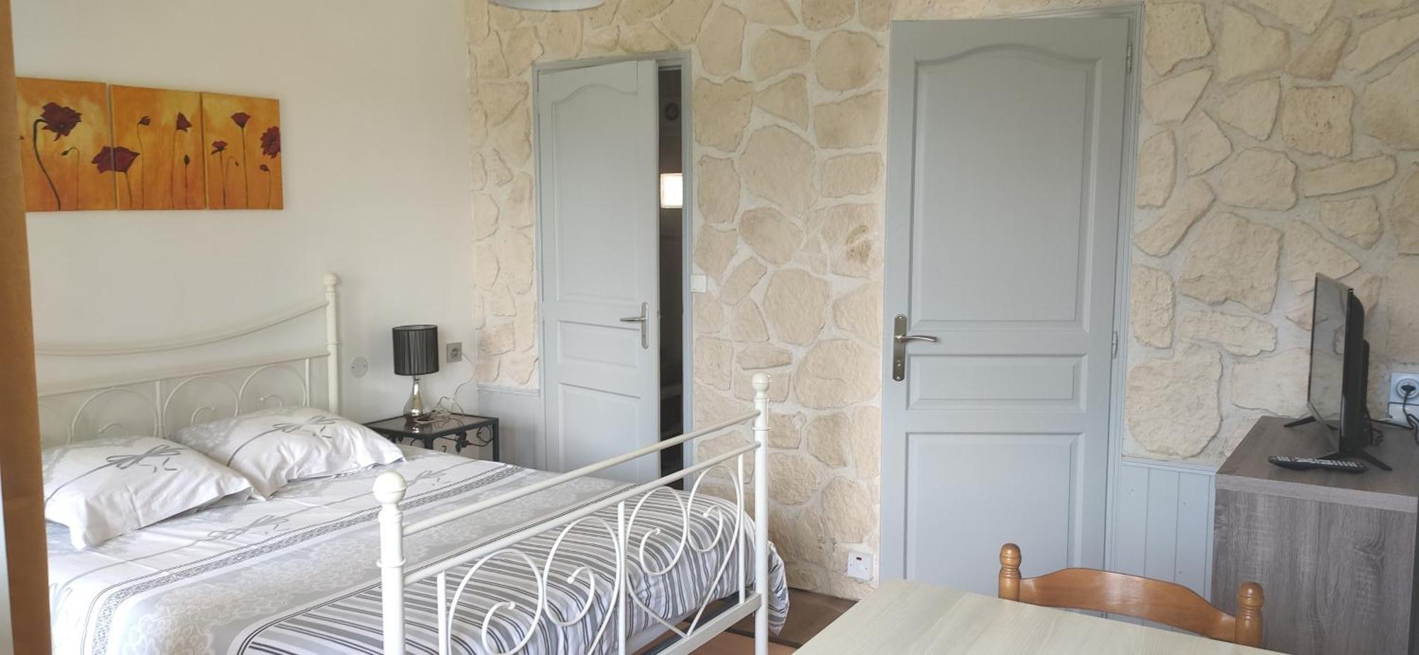 Gite Residence De La Fontaine A Compreignac Bilik gambar
